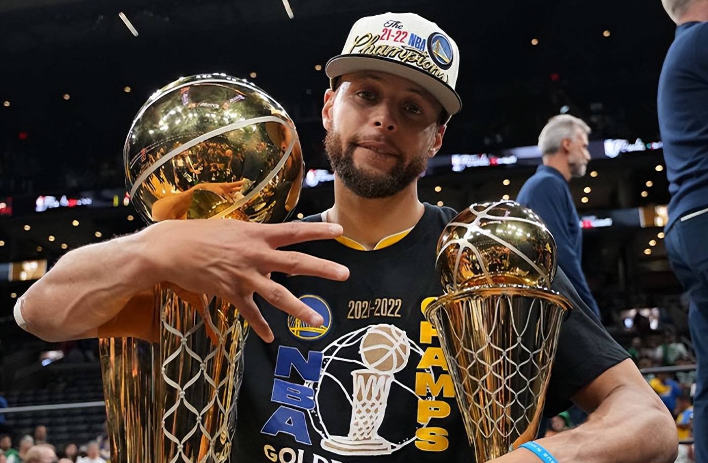 九游体育下载-里程碑夜！里昂更衣室发声；NBA总决赛国际比赛日刷纪录；底气十足；纪律约束更严格(库里1000场里程碑)