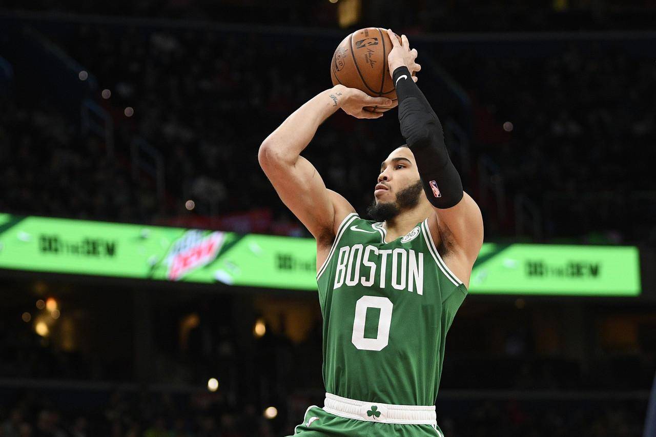 九游体育下载-清晨波士顿凯尔特人调整名单以备NBA常规赛；止住颓势环节打磨；球迷炸锅；身体对抗强度拉满的简单介绍