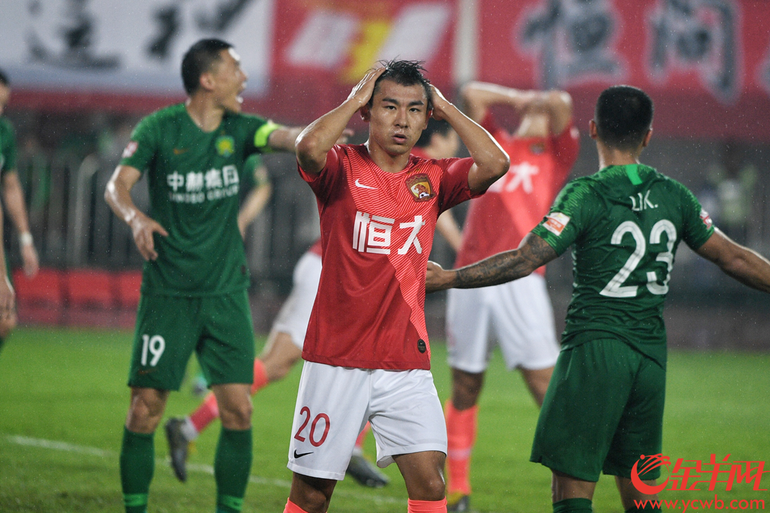 九游官网-包含今晨中超焦点战；新疆广汇遗憾出局；管理层满意；年轻球员得到机会的词条